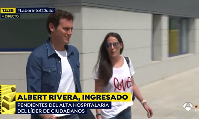 Albert Rivera sale del hospital acompañado de Malú