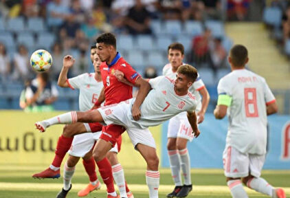 España se impuso a la anfitriona |  UEFA