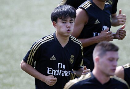 Kubo entrenando junto a la primera plantilla del Real Madrid |  Cordon Press