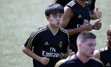 Kubo entrenando junto a la primera plantilla del Real Madrid |  Cordon Press