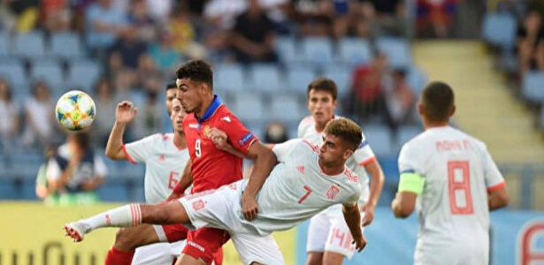 España se impuso a la anfitriona |  UEFA