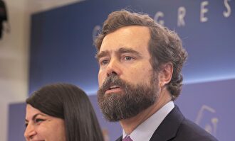 Macarena Olona e Iván Espinosa de los Monteros en rueda de prensa desde el Congreso |  Alberto Cuéllar, Vox