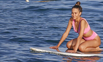 Aitana y Miguel Bernardeau derrochan amor en Ibiza