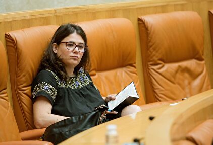 La diputada de Podemos Raquel Romero en el pleno en La Rioja |  EFE