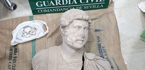 El busto del emperador Adriano del siglo II, recuperado por la Guardia Civil |  Guardia Civil