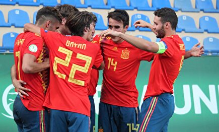 La selección celebra el tanto de Miranda. |  Twitter Selección Española