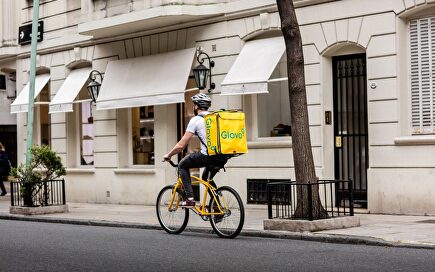 Un trabajador de Glovo |  Glovo