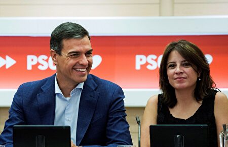 Pedro Sánchez y Adriana Lastra |  EFE