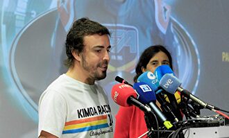 Fernando Alonso, durante la presentación de los actos de su Fundación en Oviedo. |  EFE