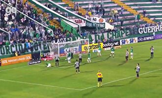 El fenómeno paranormal de un balón de fútbol que deja perplejo a todo Brasil