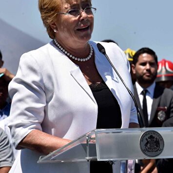 Y Bachelet movió sus nalgas
