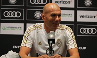 Zinedine Zidane desde el estadio NRG |  EFE