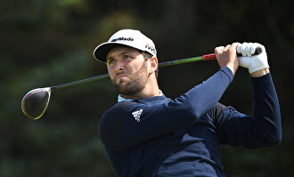 Jon Rahm se coloca a seis golpes del líder provisional. |  EFE