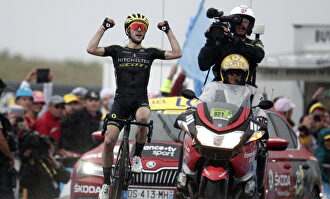 Yates repite triunfo y Pinot y Landa hacen sufrir al líder Alaphilippe