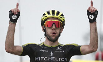 Yates celebra su segunda etapa del Tour |  EFE