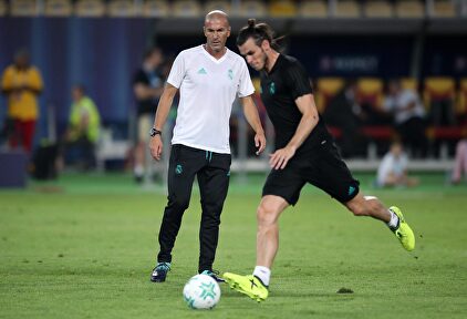 Zidane y Bale durante un entrenamiento con el Real Madrid. |  Cordon Press