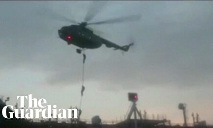 El momento en que tropas iraníes asaltaron el buque británico en el estrecho de Ormuz