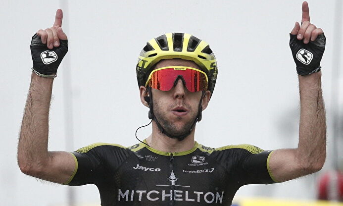 Yates celebra su segunda etapa del Tour |  EFE