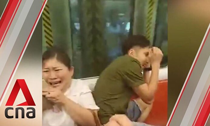 Brutal ataque a decenas de manifestantes que pedían democracia en Hong Kong