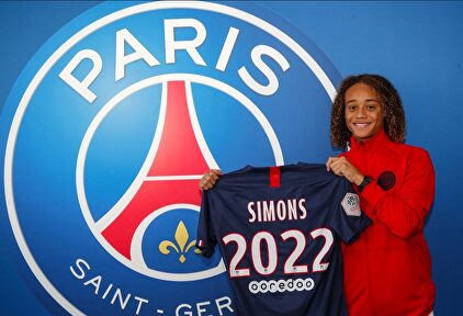 El cadete holandés posa con su nueva camiseta |  / Twitter PSG