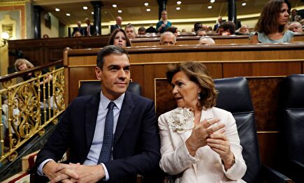 Pedro Sánchez y Carmen Calvo. |  EFE
