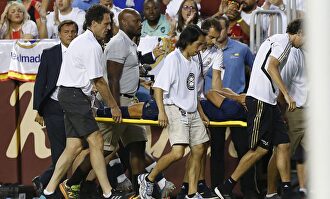 Asensio fue retirado en camilla. |  Cordon Press