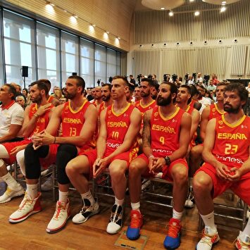 Un momento del acto de presentación |  Endesa Basket Lover