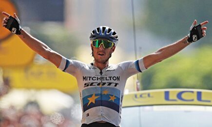 Matteo Trentin gana a las puertas de los Alpes y Alaphilippe sigue líder