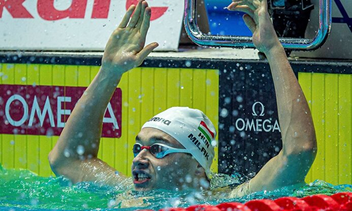 Milak pulveriza el récord de Phelps de los 200 mariposa