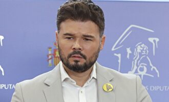 El portavoz de ERC, Gabriel Rufián en los pasillos del Congreso |  EFE
