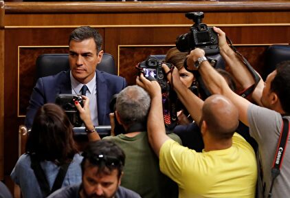Pedro Sánchez a su llegada al Congreso el día de la investidura |  EFE