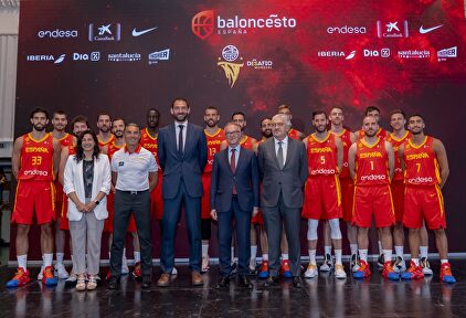 Foto del acto de presentación de la selección |  FEB