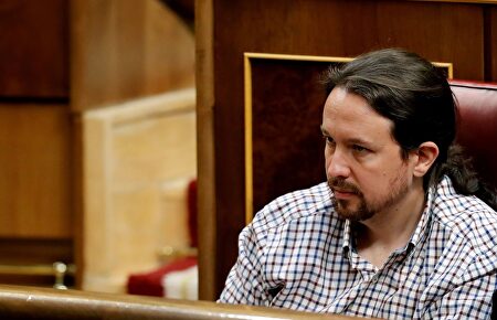 Pablo Iglesias ayer en su escaño. |  EFE