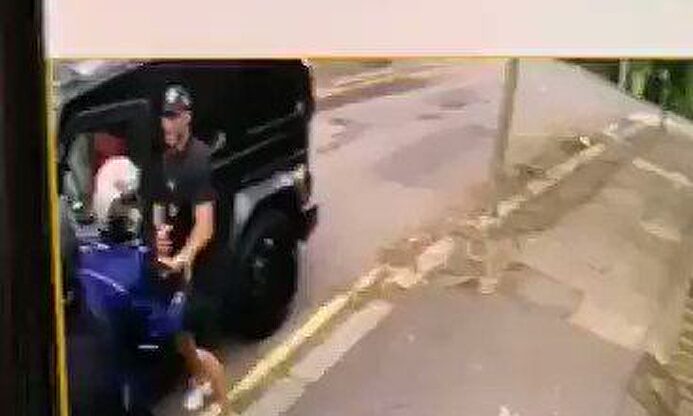 Intentan atracar a Özil a punta de cuchillo y un compañero evita el asalto