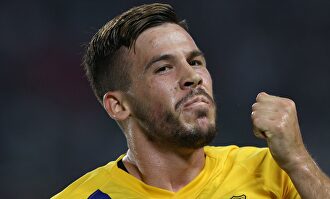 Carles Pérez firmó un doblete: la cantera llama a la puerta de Valverde. |  EFE