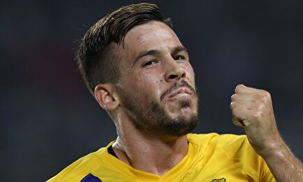 Carles Pérez firmó un doblete: la cantera llama a la puerta de Valverde. |  EFE