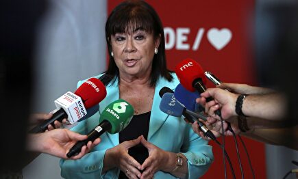 Cristina Narbona este sábado en Ferraz. |  EFE