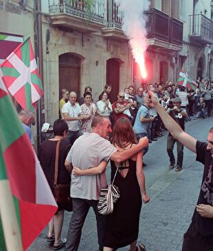 Homenaje a un terrorista de ETA excarcelado |  EFE