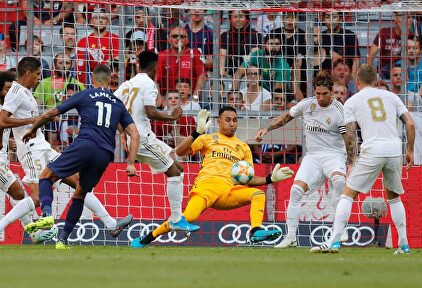 Keylor Navas realizando una de las múltiples paradas ante el Tottenham |  EFE