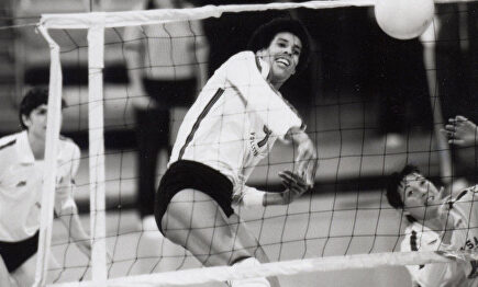 Flo Hyman, durante un partido con los Houston Cougars. |  Página web oficial Houston Cougars