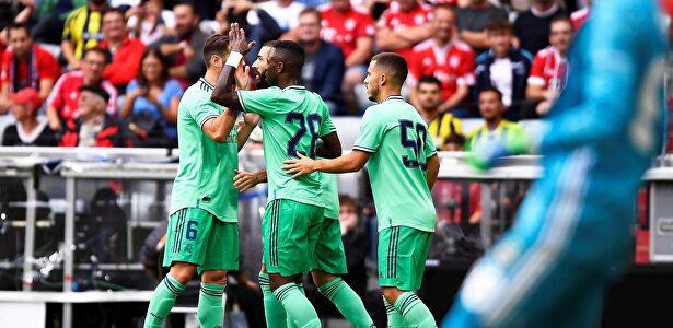 Los jugadores del Madrid celebran uno de los goles |  Europa Press