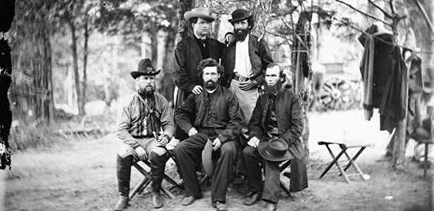 El capellán William Corby, abajo a la derecha, durante la Guerra de Secesión |  Cordon Press