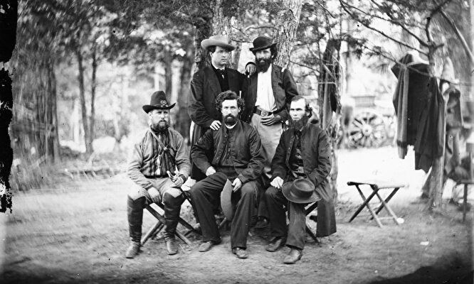 El capellán William Corby, abajo a la derecha, durante la Guerra de Secesión |  Cordon Press