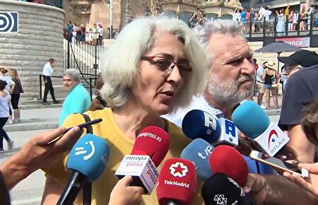 El disparatado plan contra el turismo en Barcelona: pedir a los turistas que no cuenten su viaje