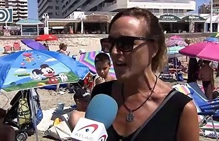 La Asociación Feminista de Calpe prohíbe el reguetón en las clases de baile de la playa