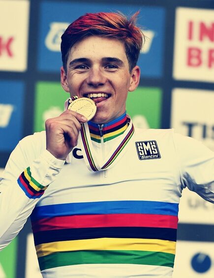 El ciclista belga de 19 años es historia del ciclismo |  Twitter @EvenepoelRemco