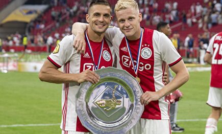 Van de Beek celebrando la Eredivise con el Ajax |  Cordon Press