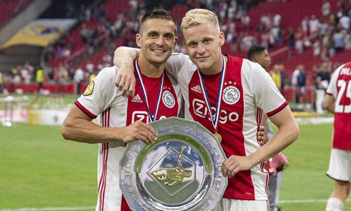 Van de Beek celebrando la Eredivise con el Ajax |  Cordon Press