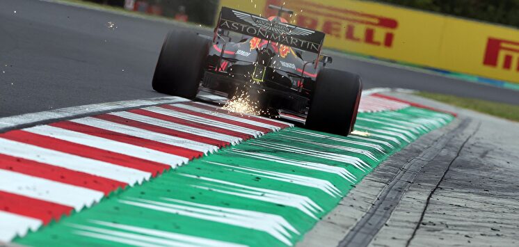 Max Verstappen pilotando en la clasificación del GP de Hungría | Europa Press