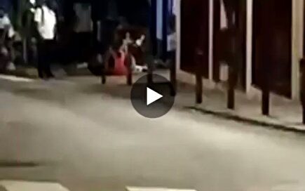 Brutal paliza a un joven para robarle un patinete